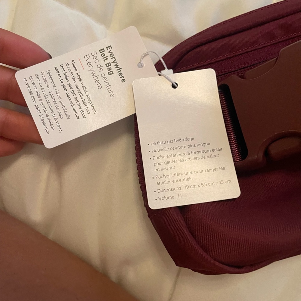 NWT never been used Everywhere Belt Bag in Maroon